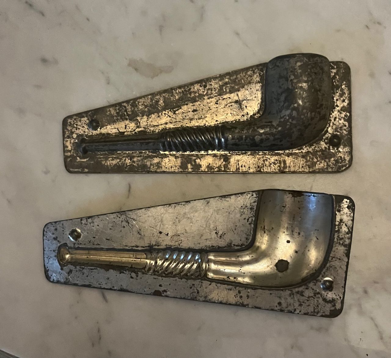 fa4740 metal vintage chocolate mould shaped as a pipe