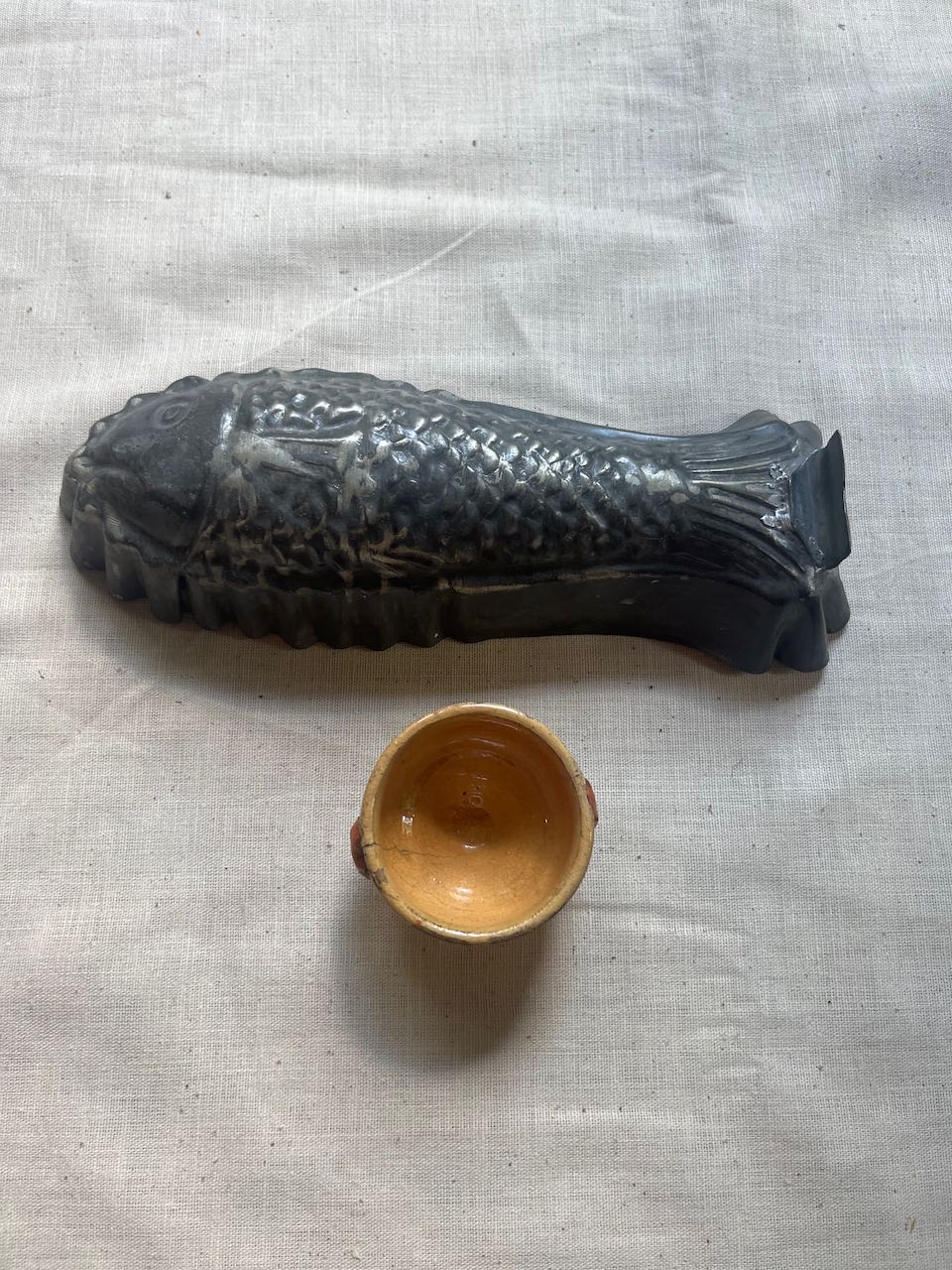 fa939 Metal French fish mould, med