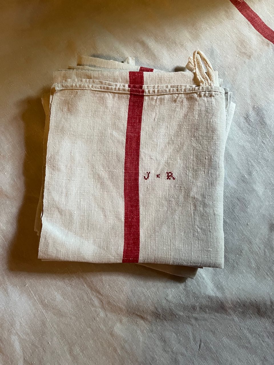 fa4737 Large striped French pre war cloth with hanging tab