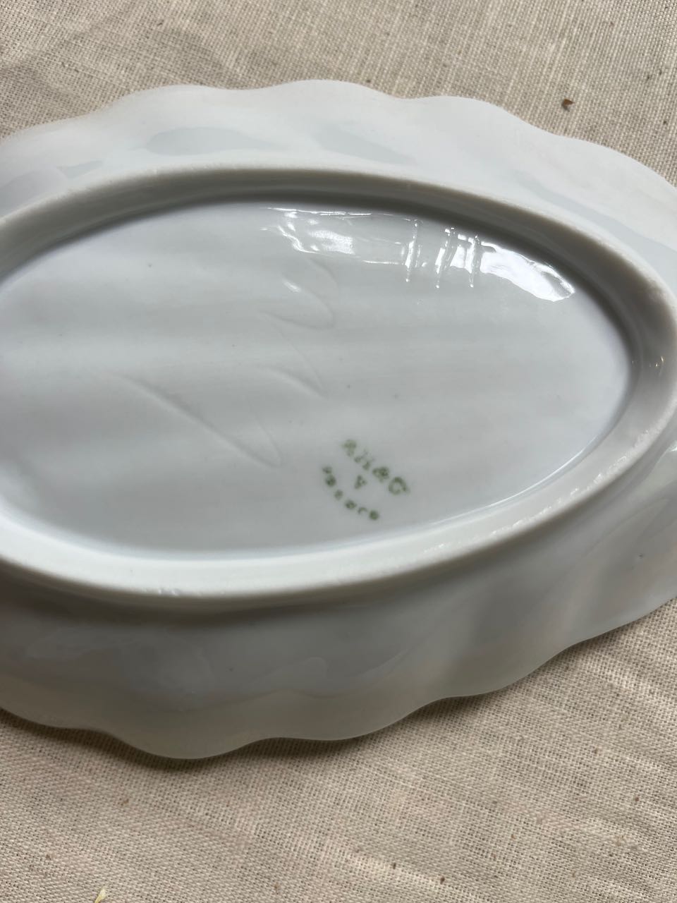 fa883 Large shell French antique serving dish