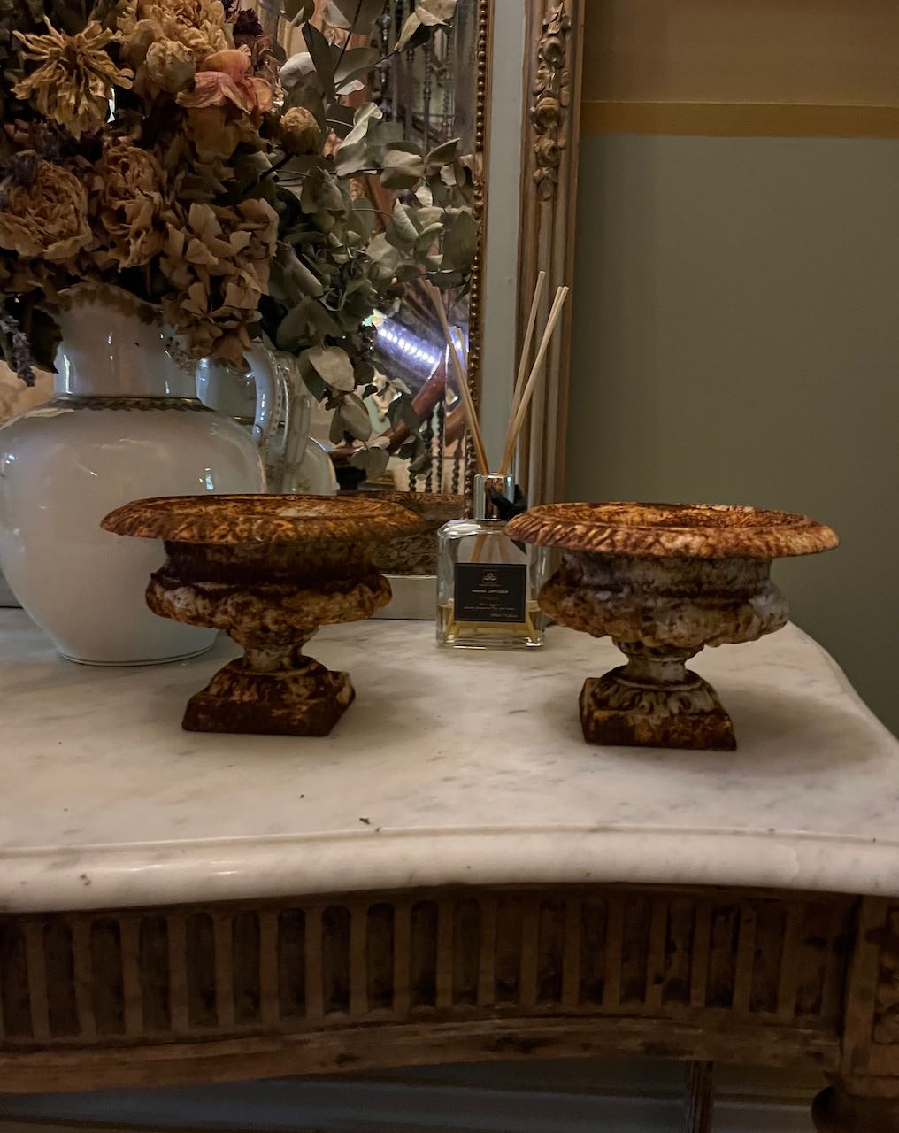fa4863 Pair of 19th century French small table urns