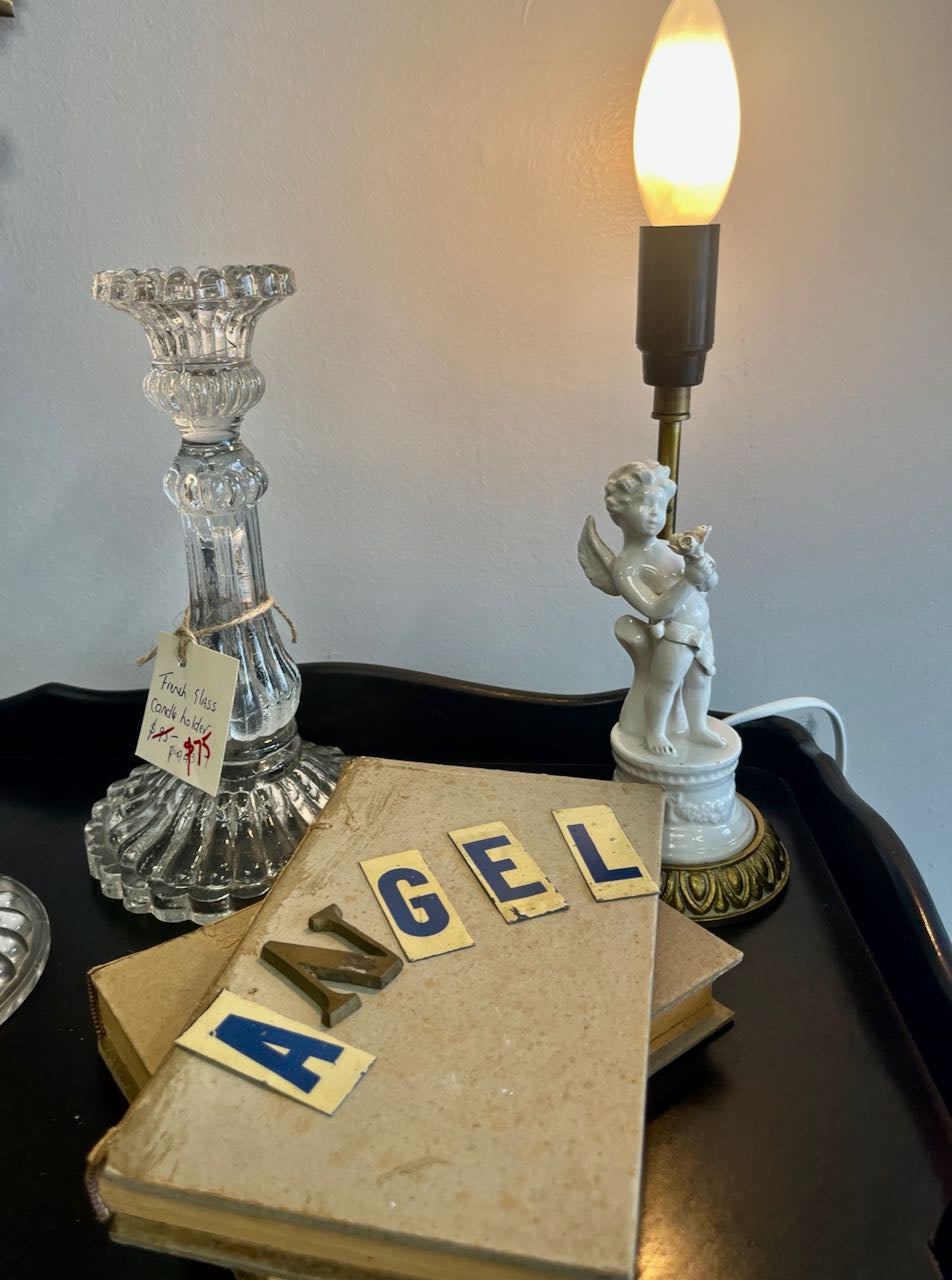 (FA) Early French 1900's Porcelain lamp with little cherub holding a bouquet