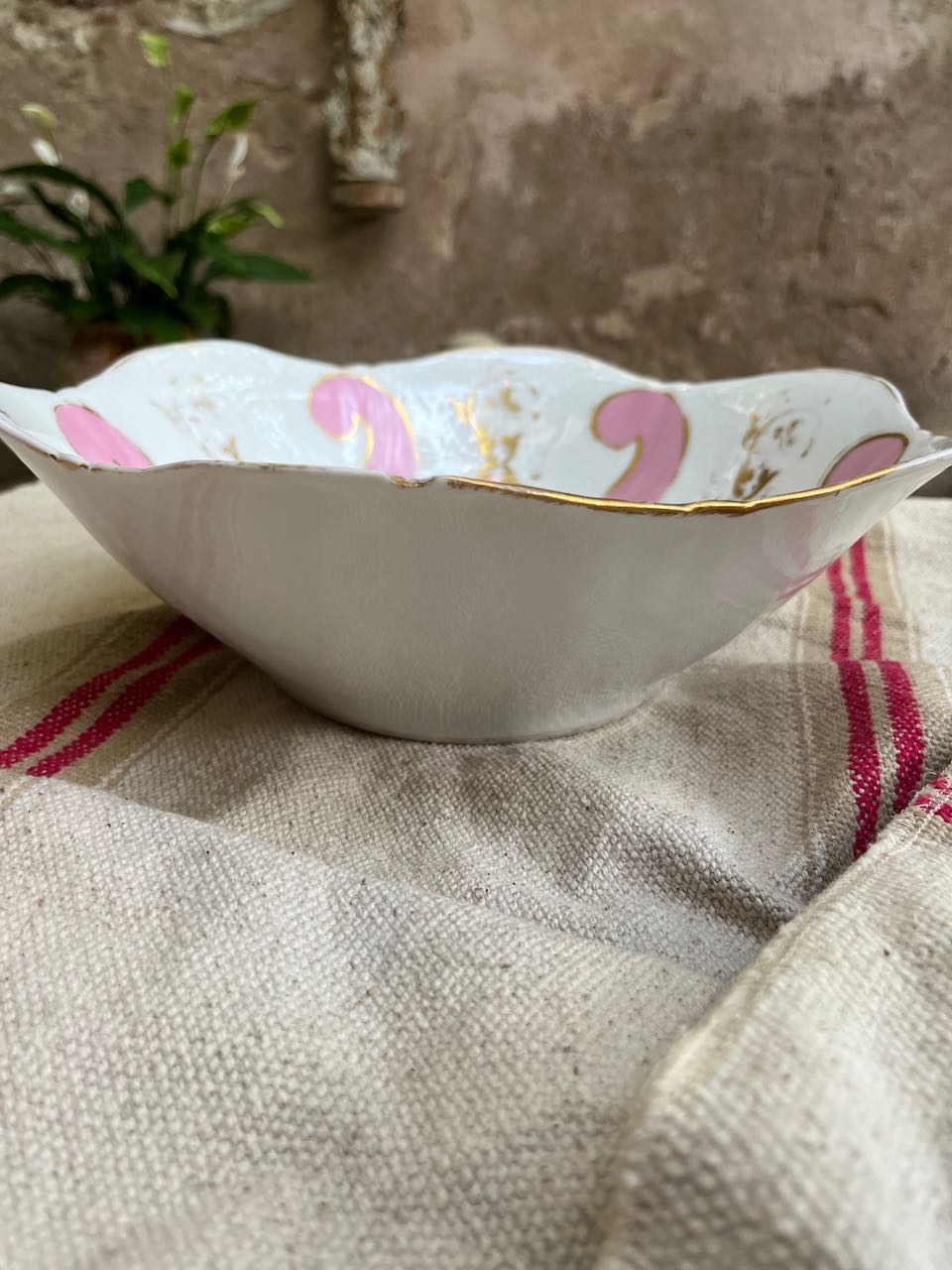 fa4303 Fench antique pink and white jug and bowl