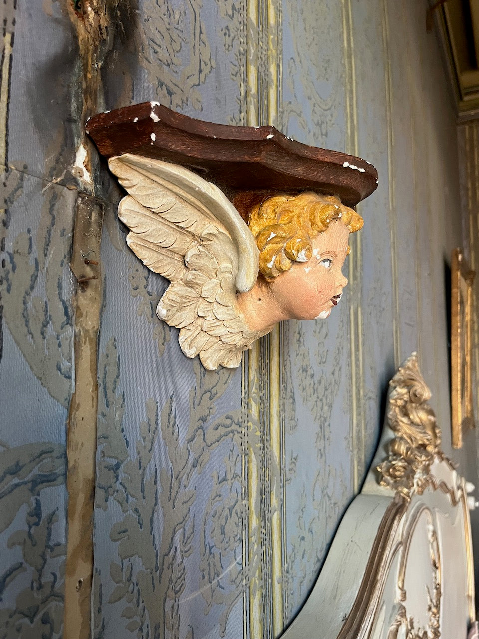 fa549 Small Cherub shelf in plaster