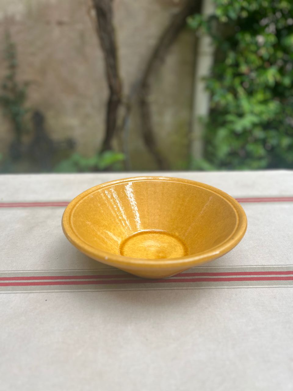fa590 Lovely yolk coloured vintage salad bowl, medium