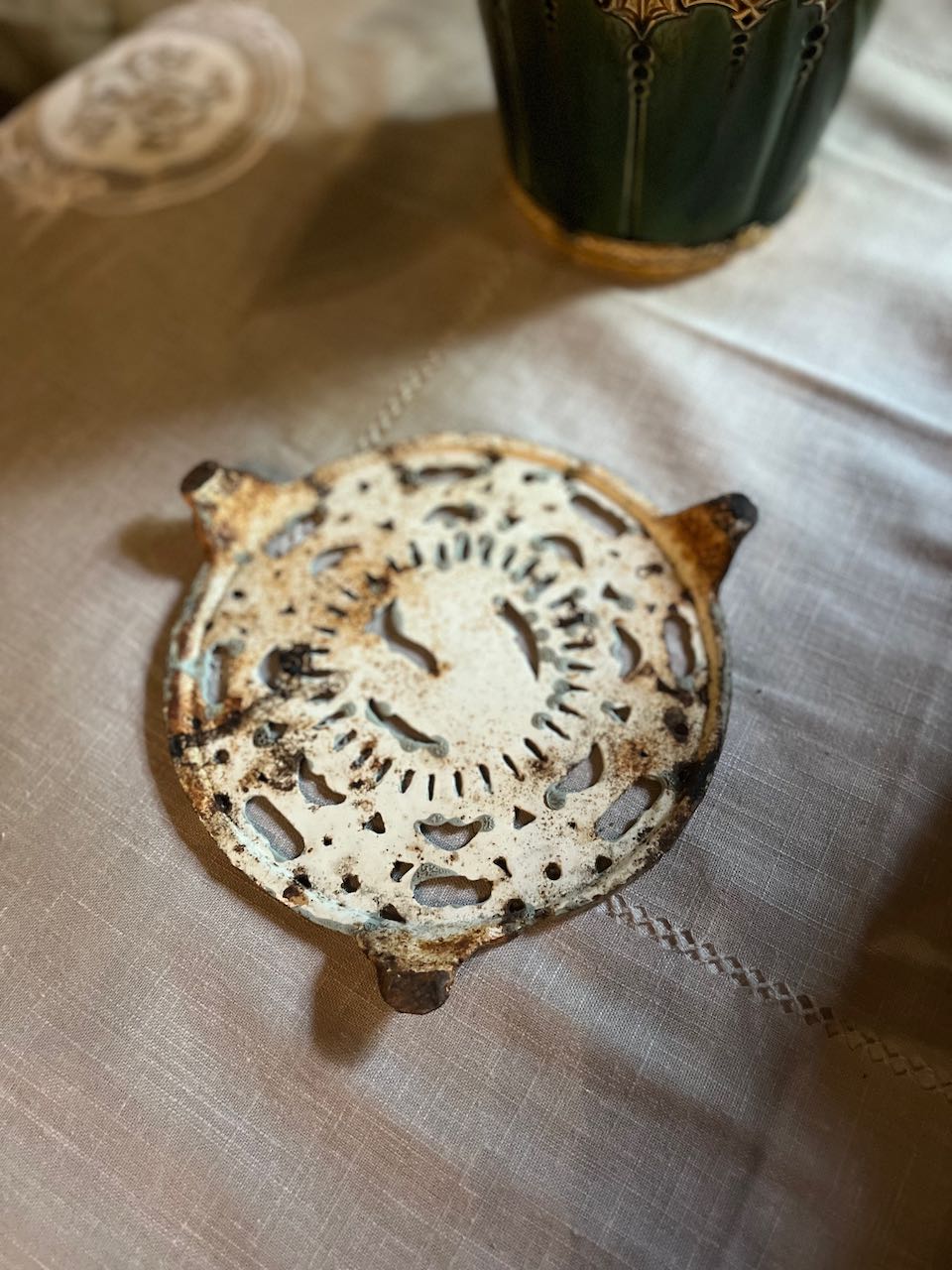 fa636 French vintage metal hotplate