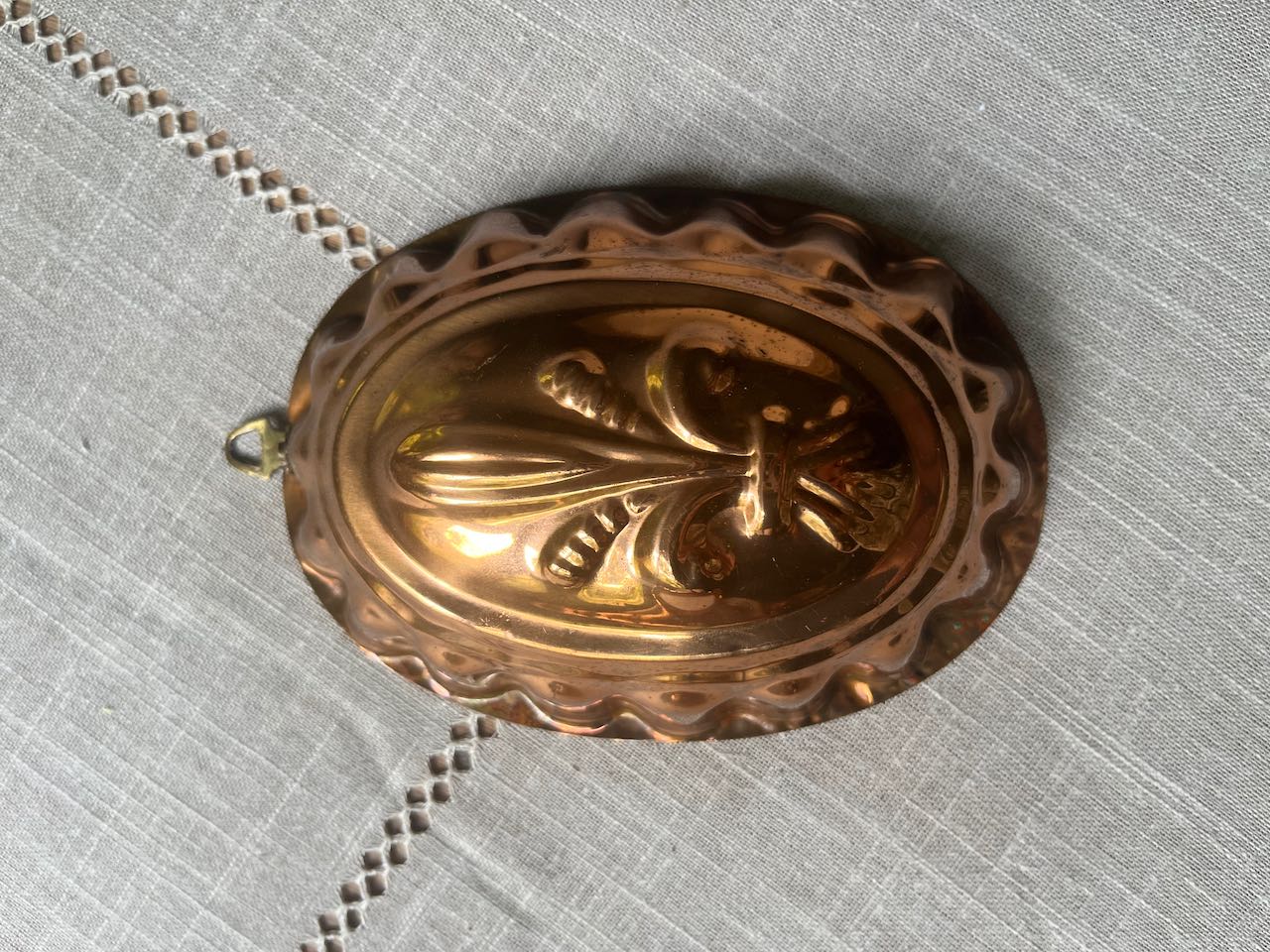 fa738 Oval copper mould with wheat design