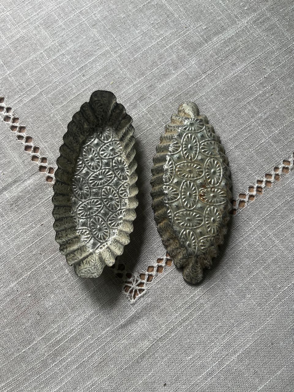 fa741 french oval vintage cake tin, have 2