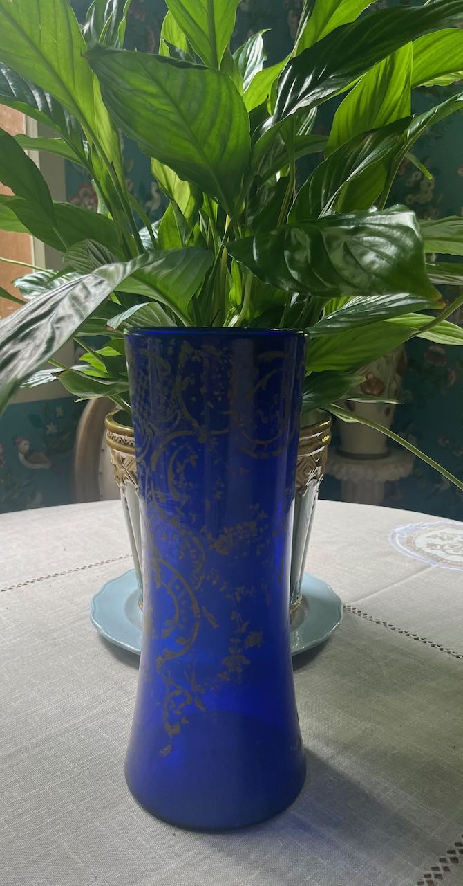 fa706 Tall dark blue french vintage glass vase with design on front