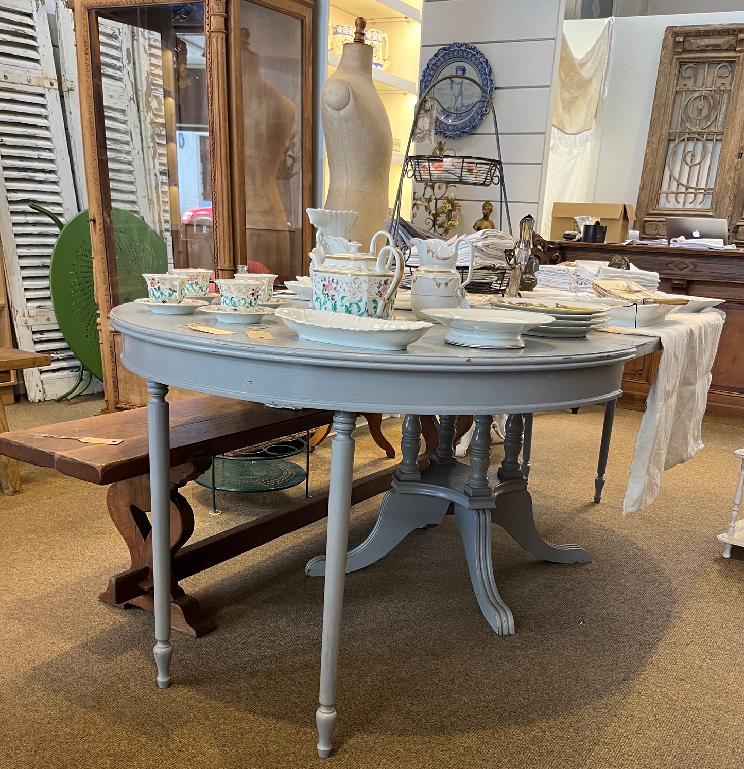 fa976 Round pedestal extendable table