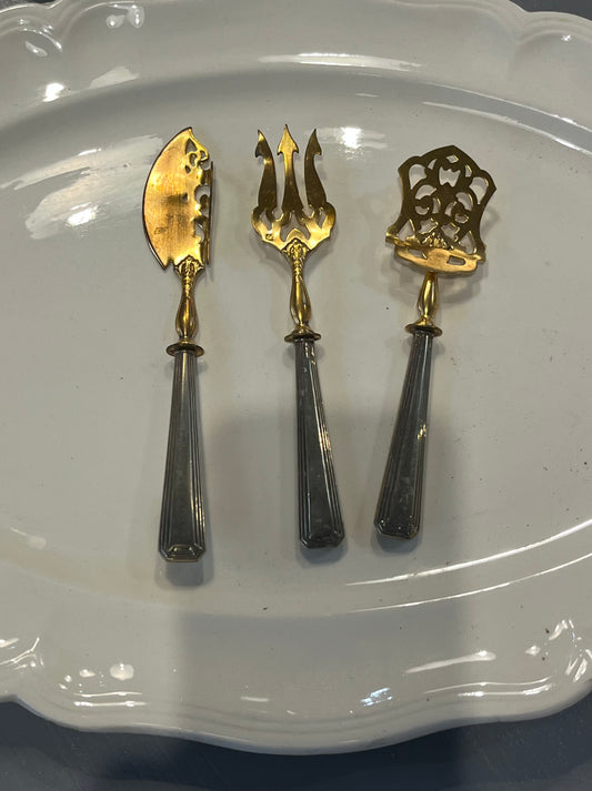 fa752 small metal ornate french vintage  fruit/cake servers (each)