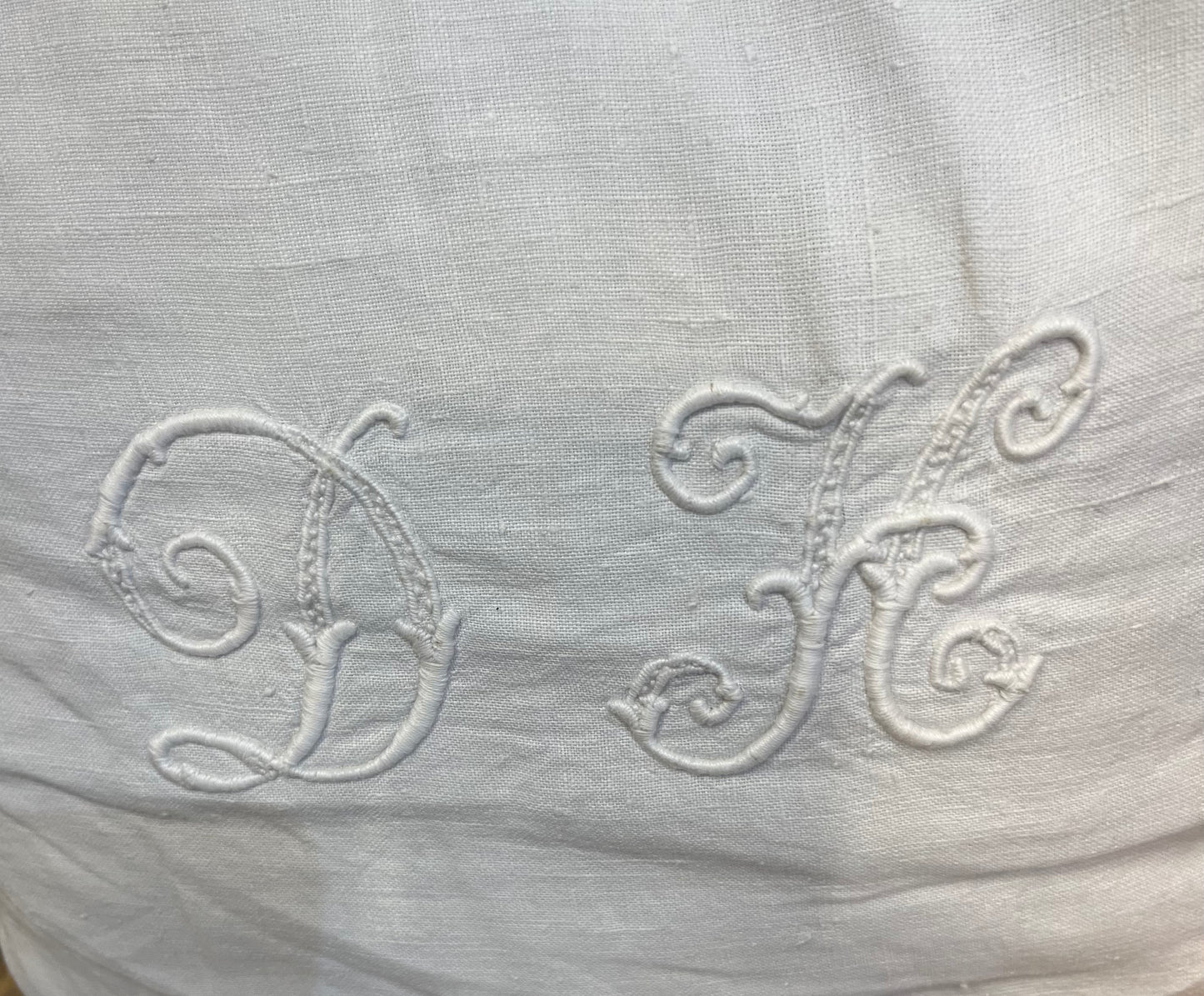 fa4946 small linen monogrammed cushion