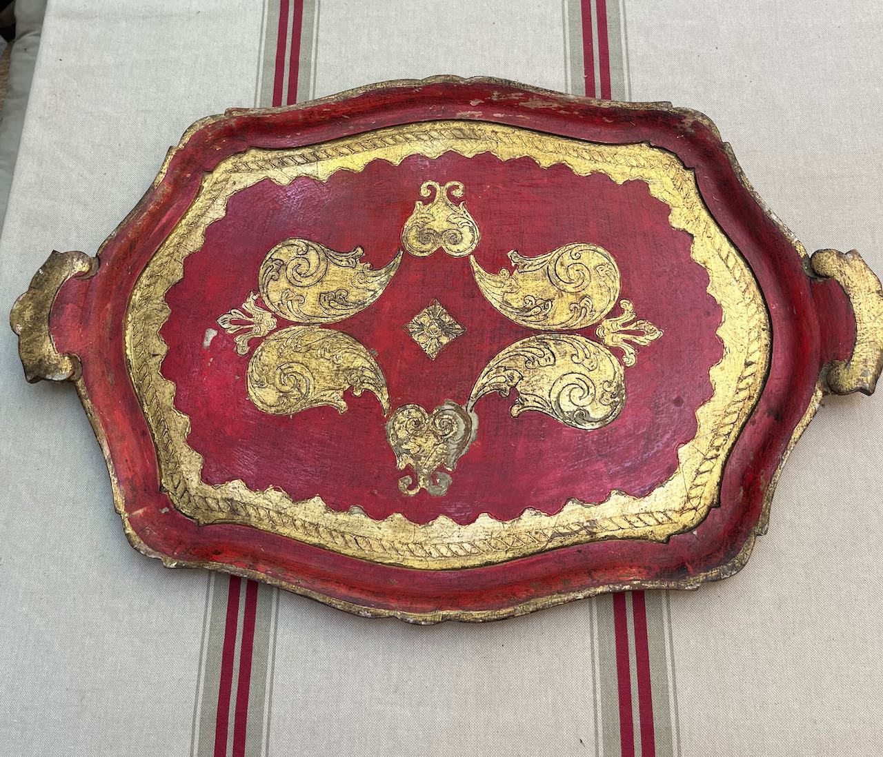fa647 Italian vintage red and gold tray, resin