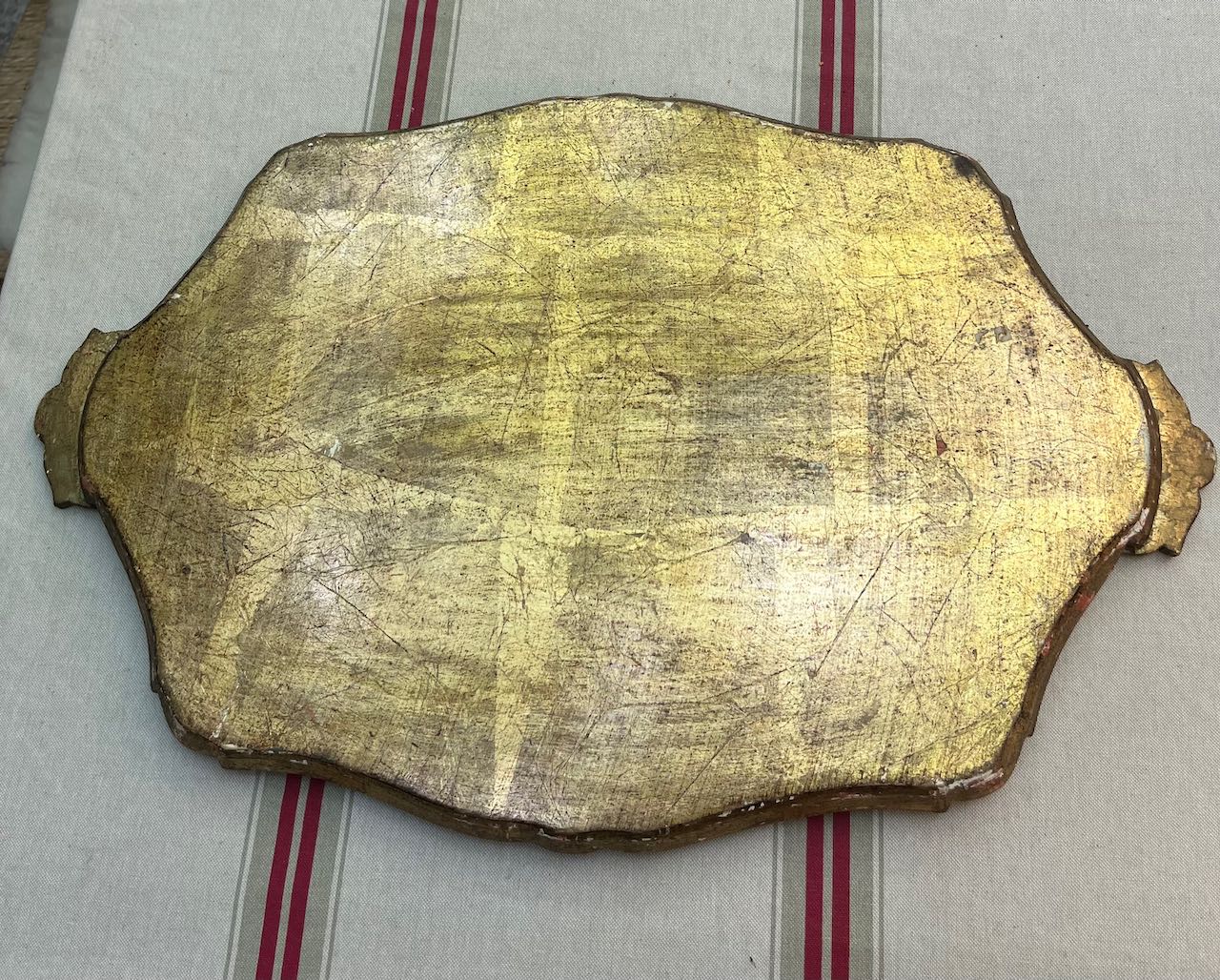 fa647 Italian vintage red and gold tray, resin