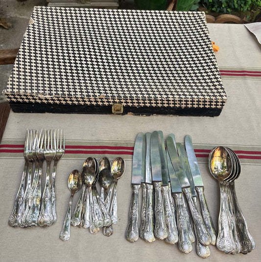 fa677 Boxed 12 service set, silver plate cutlery with servers