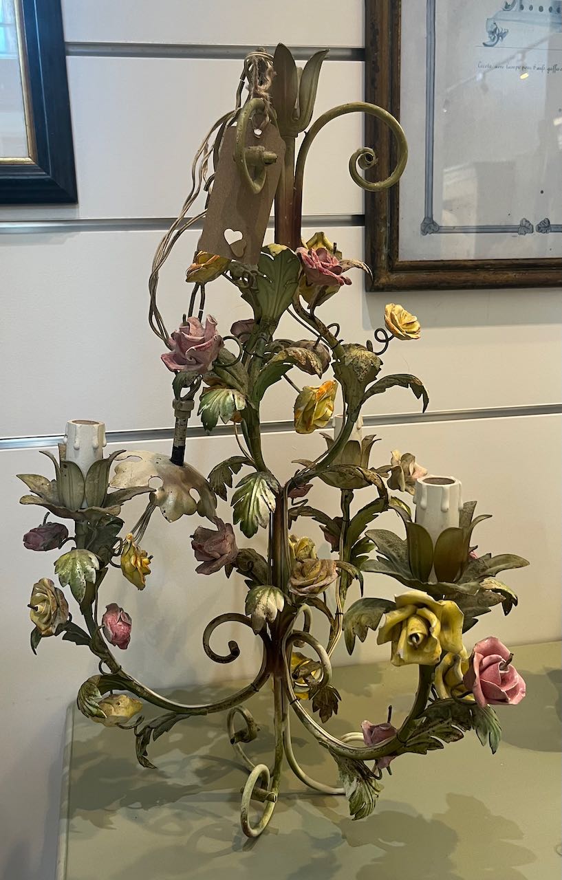 fa735 Floral Italian 20th century Chandelier with porcelain roses, Italy, unwired