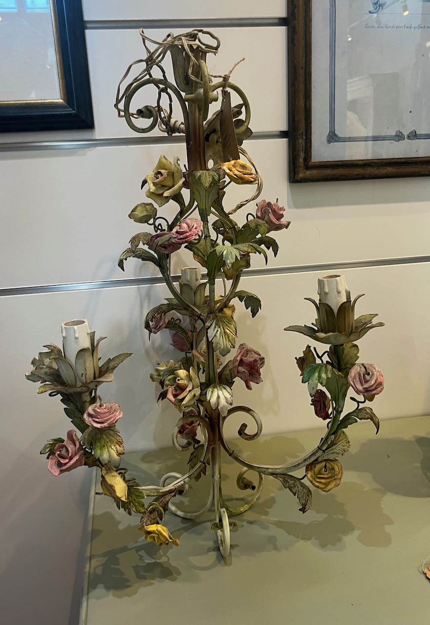 fa735 Floral Italian 20th century Chandelier with porcelain roses, Italy, unwired