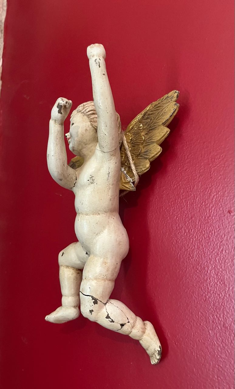fa698 Small hanging wall cherub