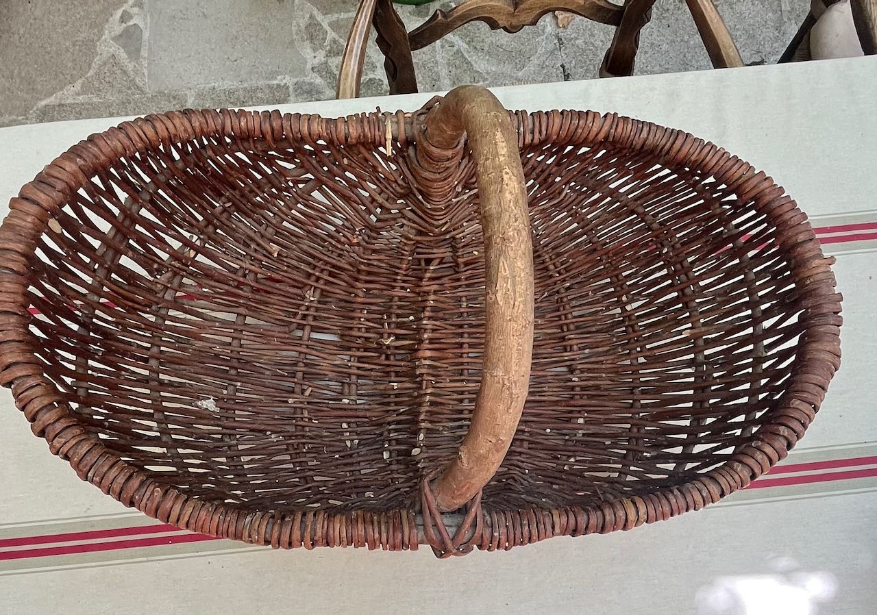 fa659 Lovely french vintage grape vine basket
