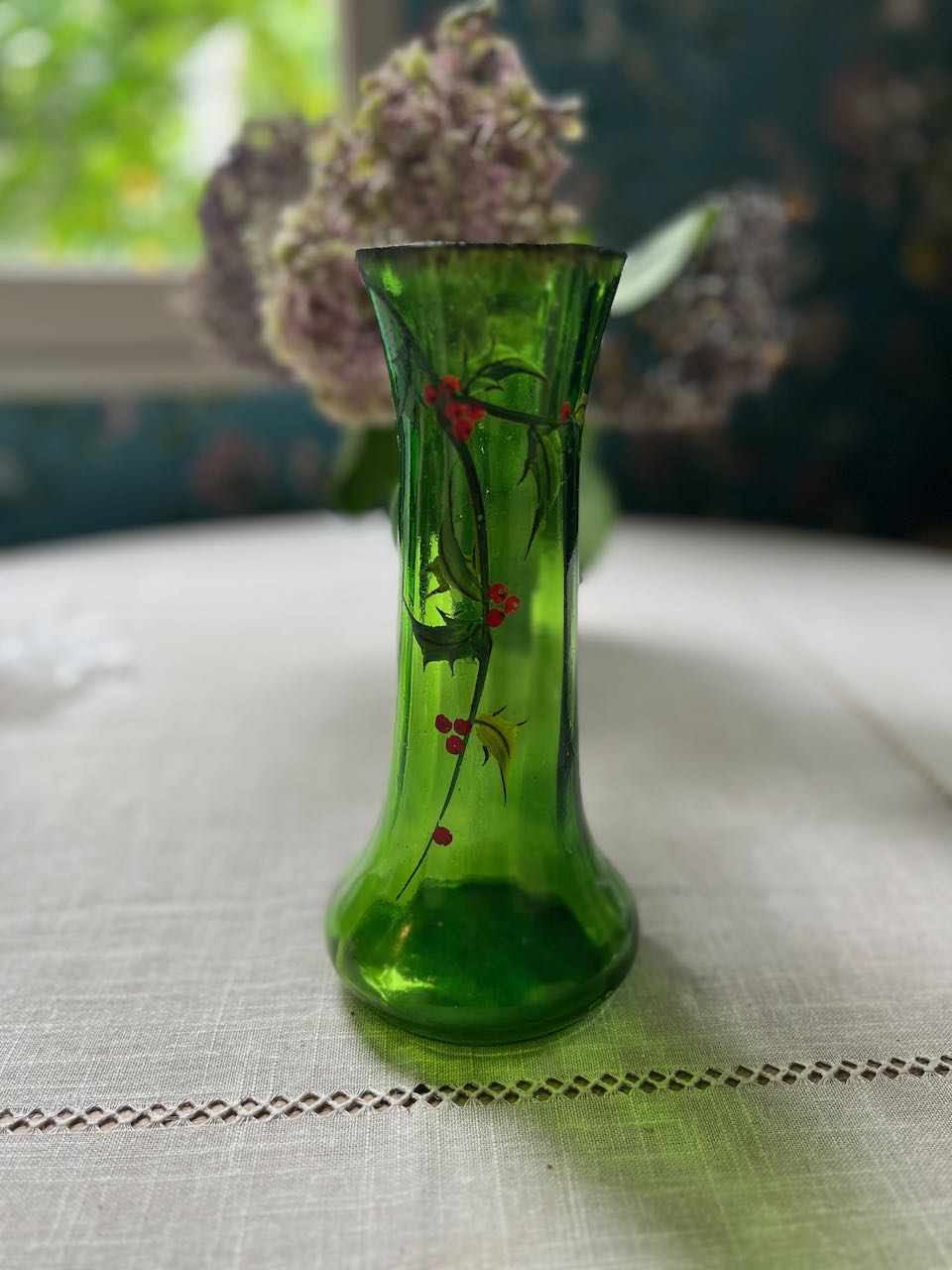 fa819 Green glass French vintage vase with painted floral design