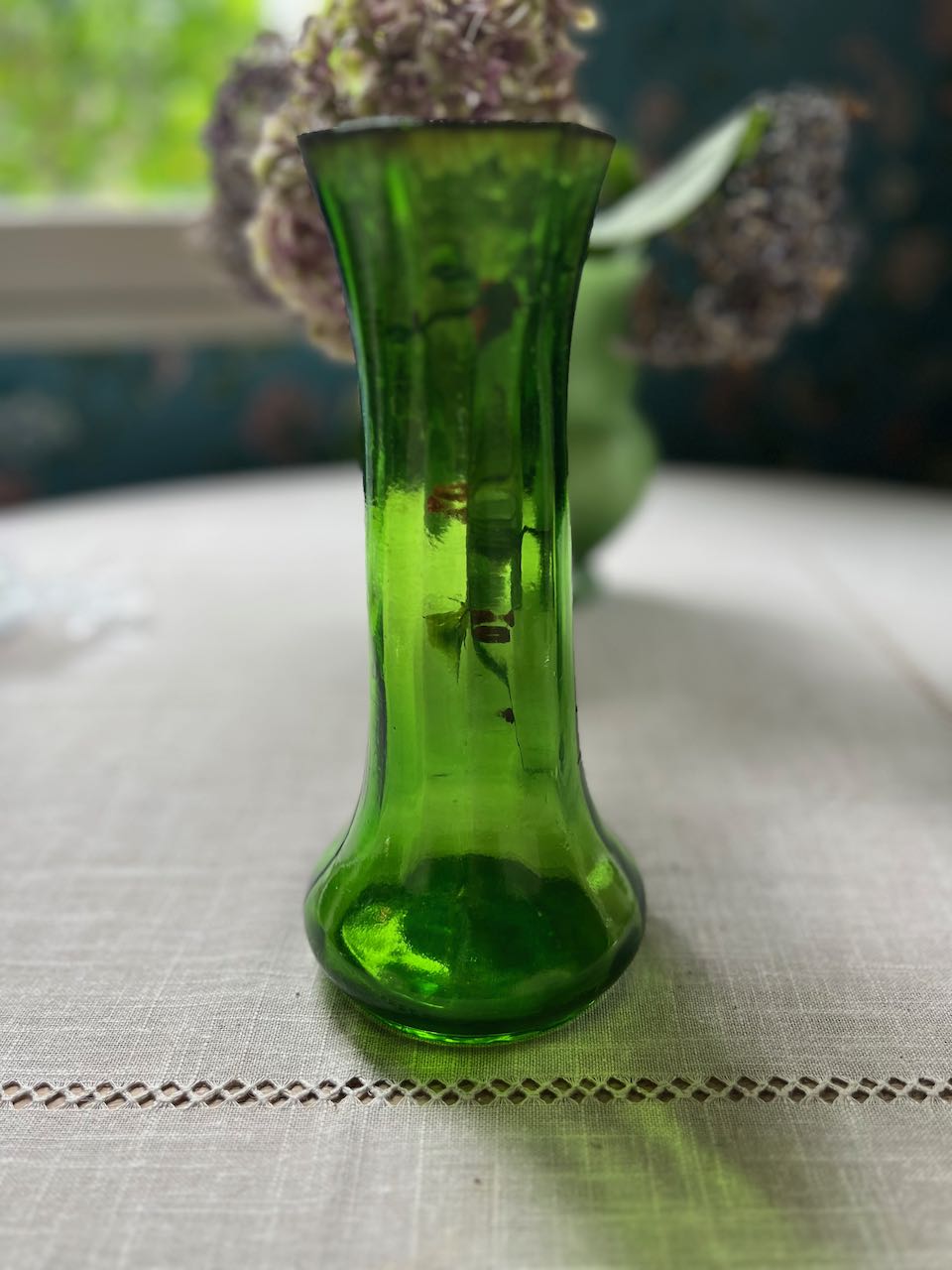 fa819 Green glass French vintage vase with painted floral design