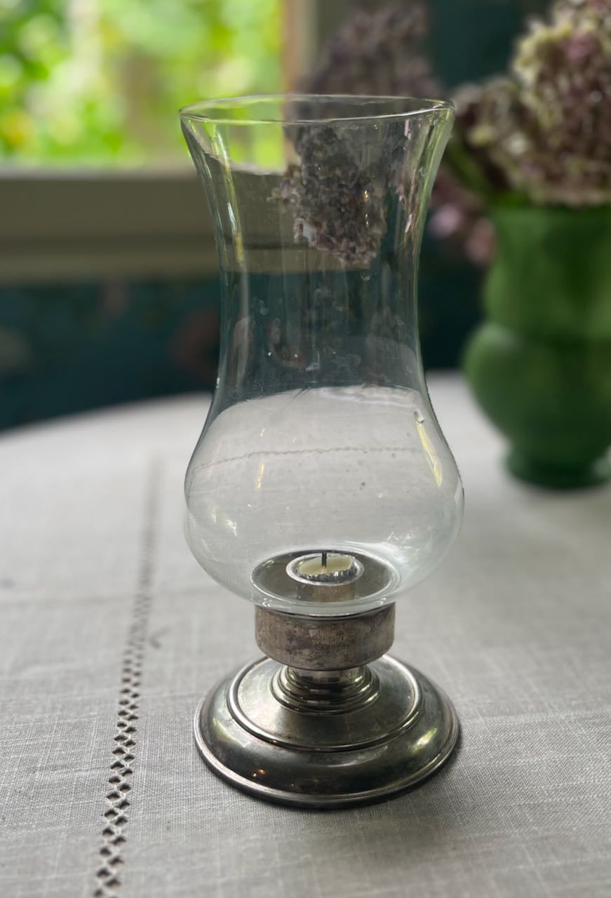 fa820 Small hurricane lamp silver plate bottom