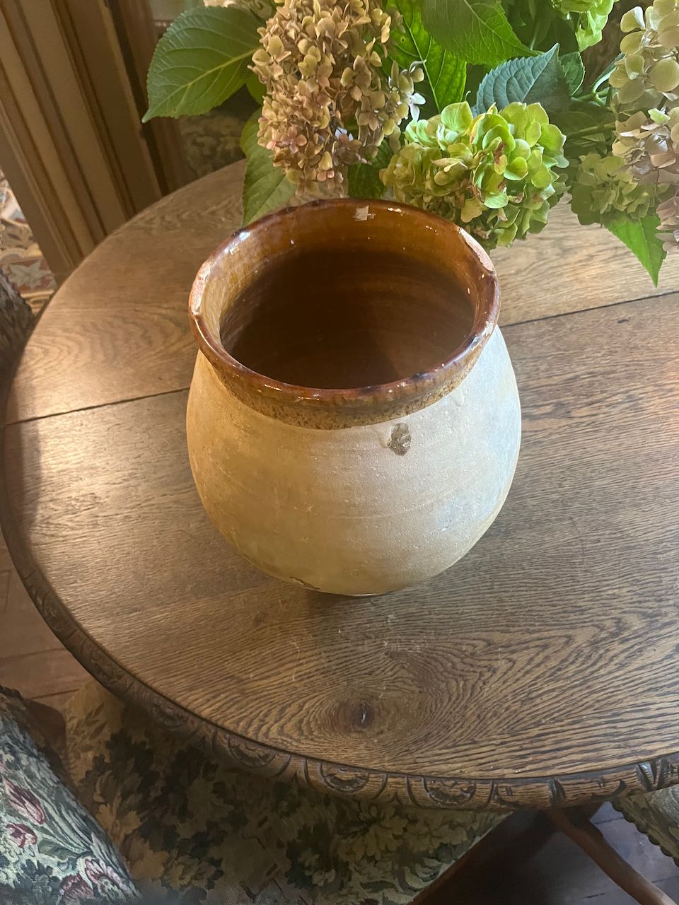 fa821 French Antique urn, planter pot.