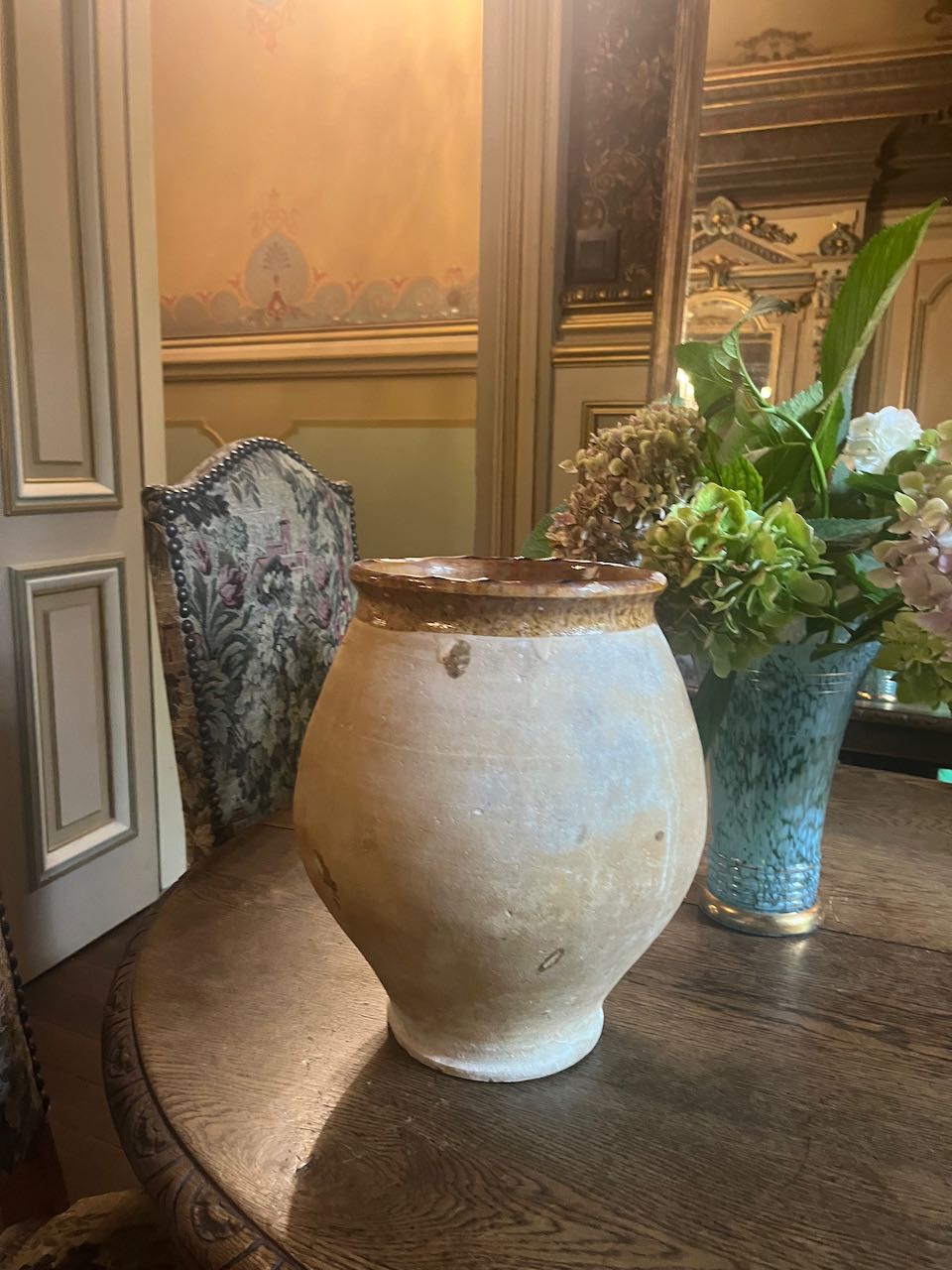 fa821 French Antique urn, planter pot.