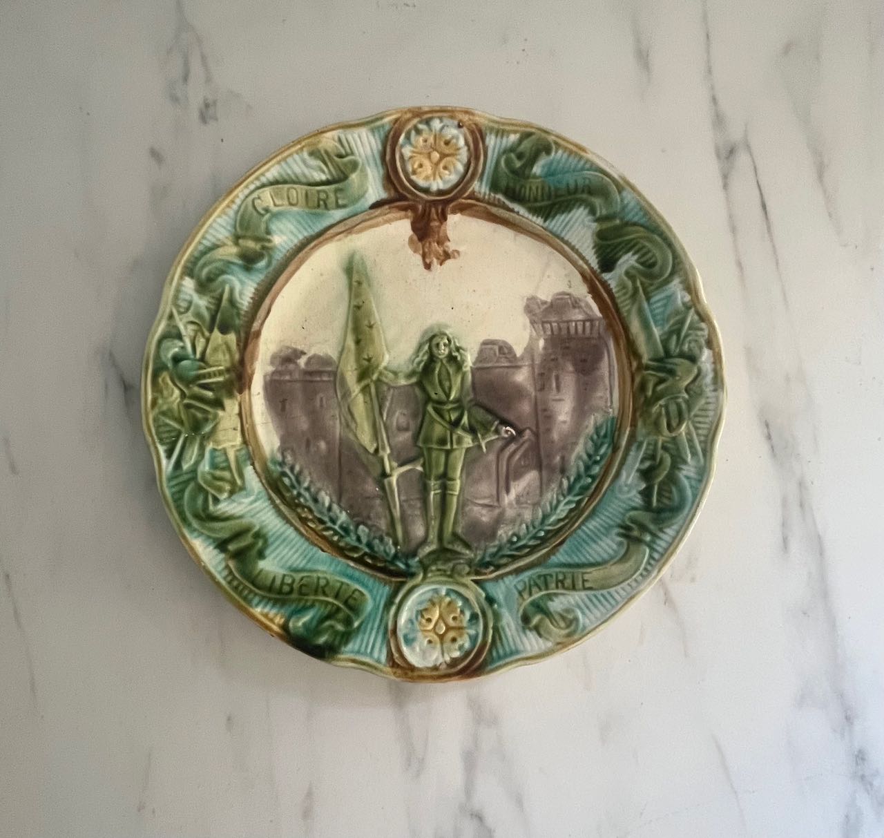 fa872 Jean D'arc French antique majolica plate