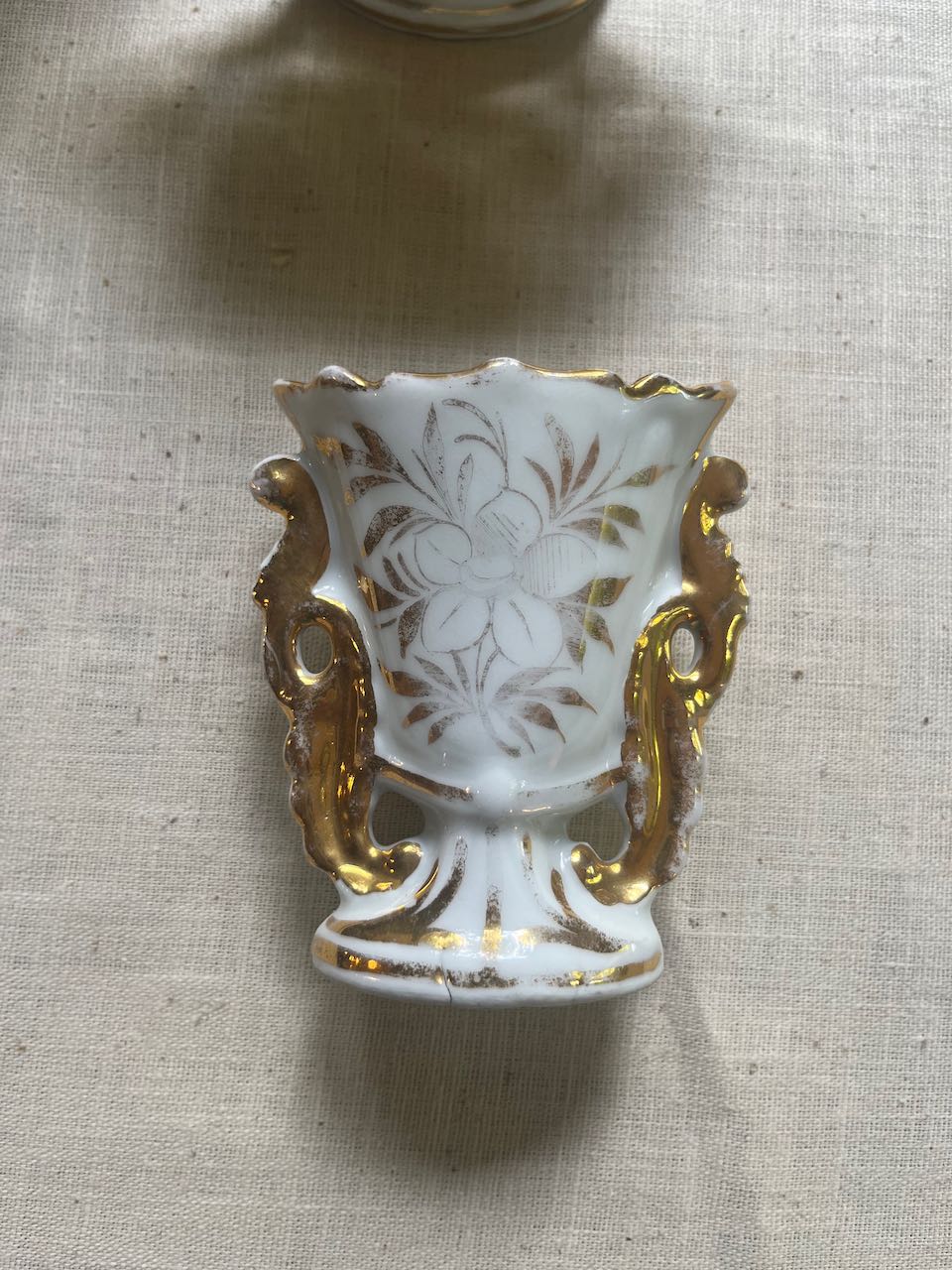 fa928 Gorgeous porcelain flower vases for bedsides etc.