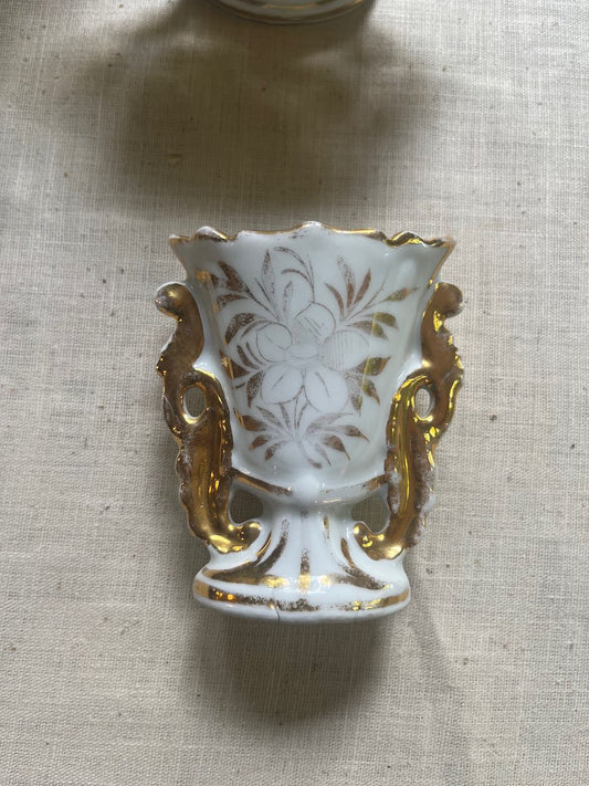 fa928 Gorgeous porcelain flower vases for bedsides etc.