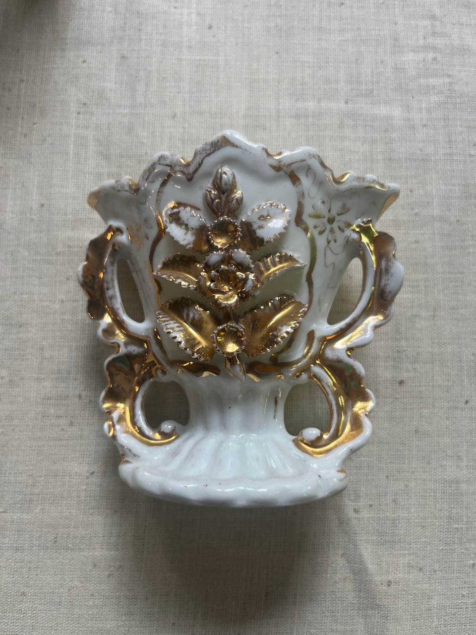 fa928 Gorgeous porcelain flower vases for bedsides etc.