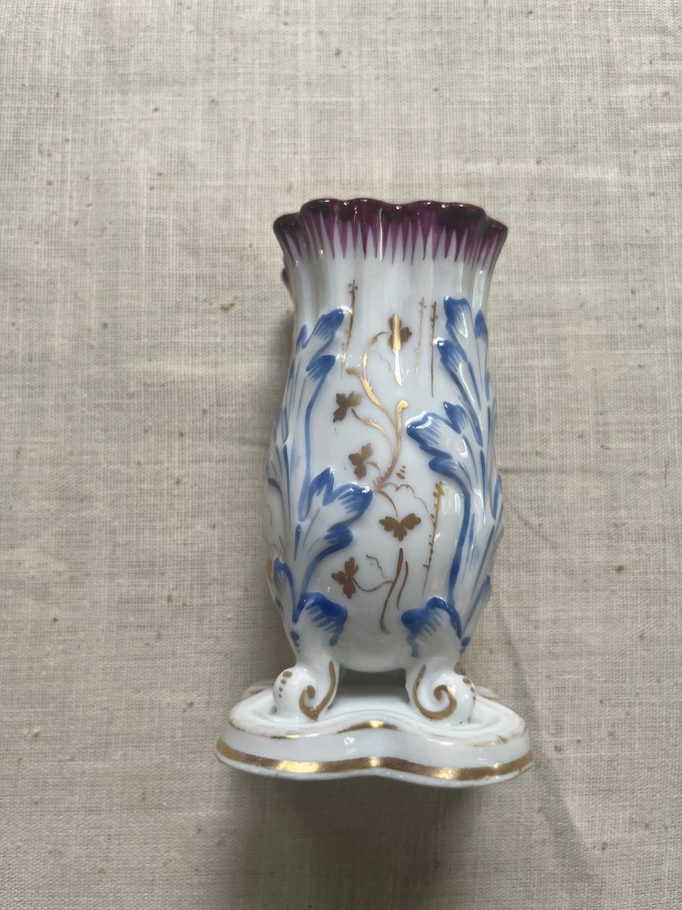 fa928 Gorgeous porcelain flower vases for bedsides etc.