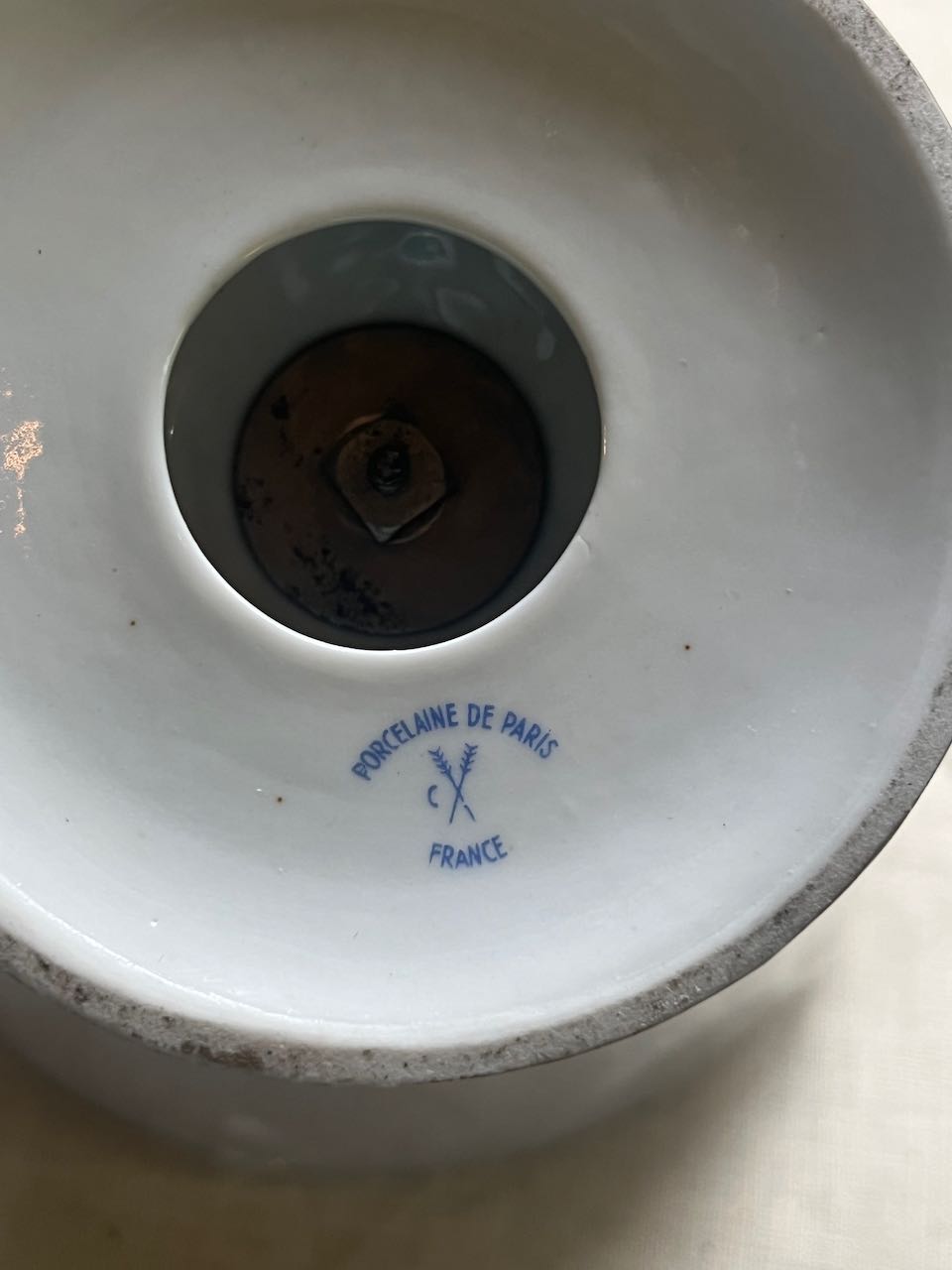 fa913 'Paris de porcelaine'  small candy lampbase or candle stand