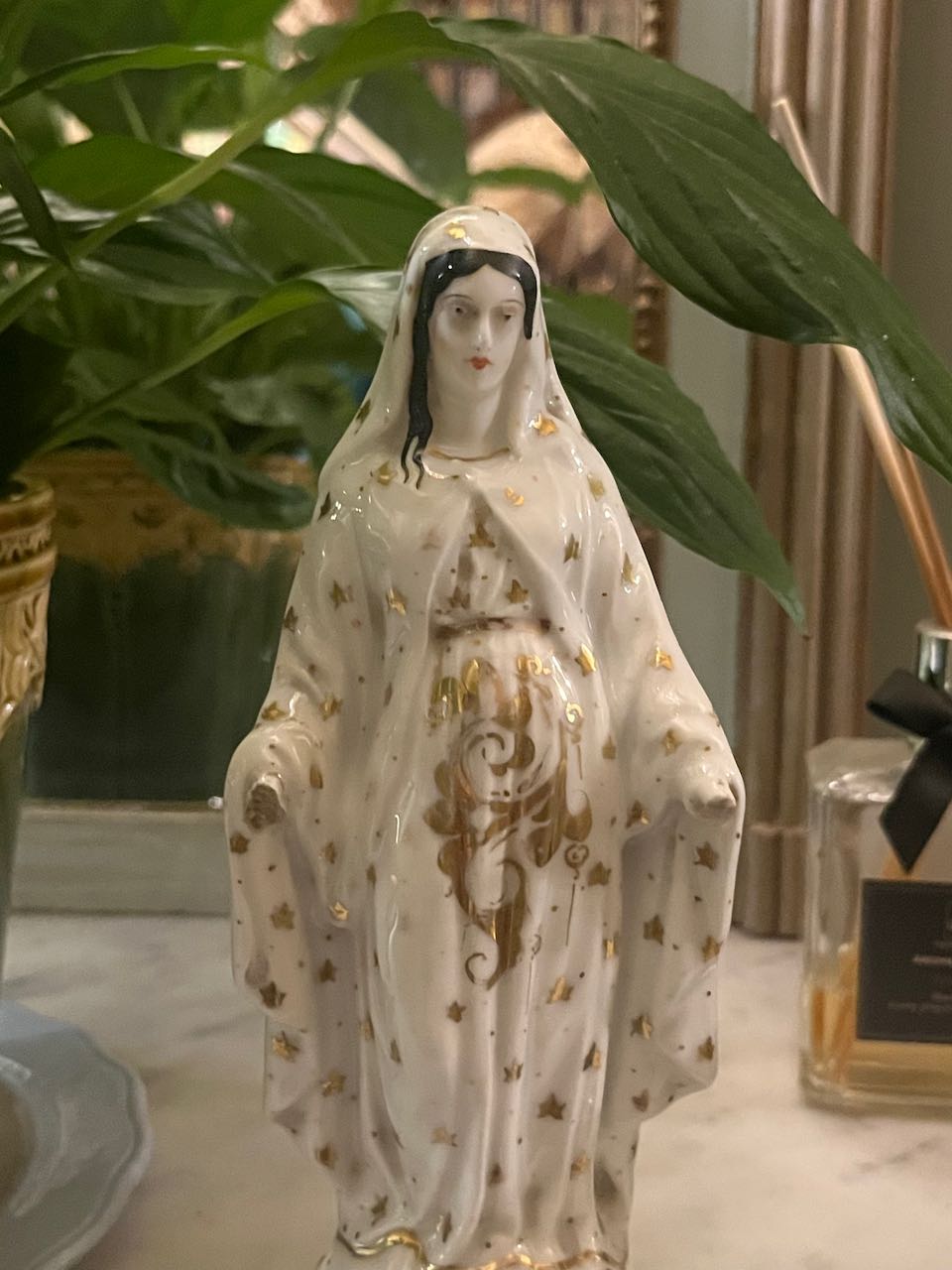 fa905 Gold detail on porcelaine, French antique madonna