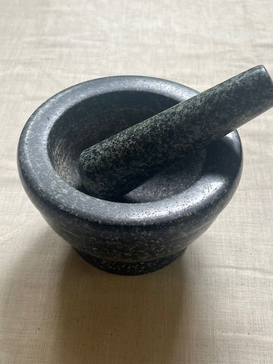 fa937 Mortar and pestle, marble