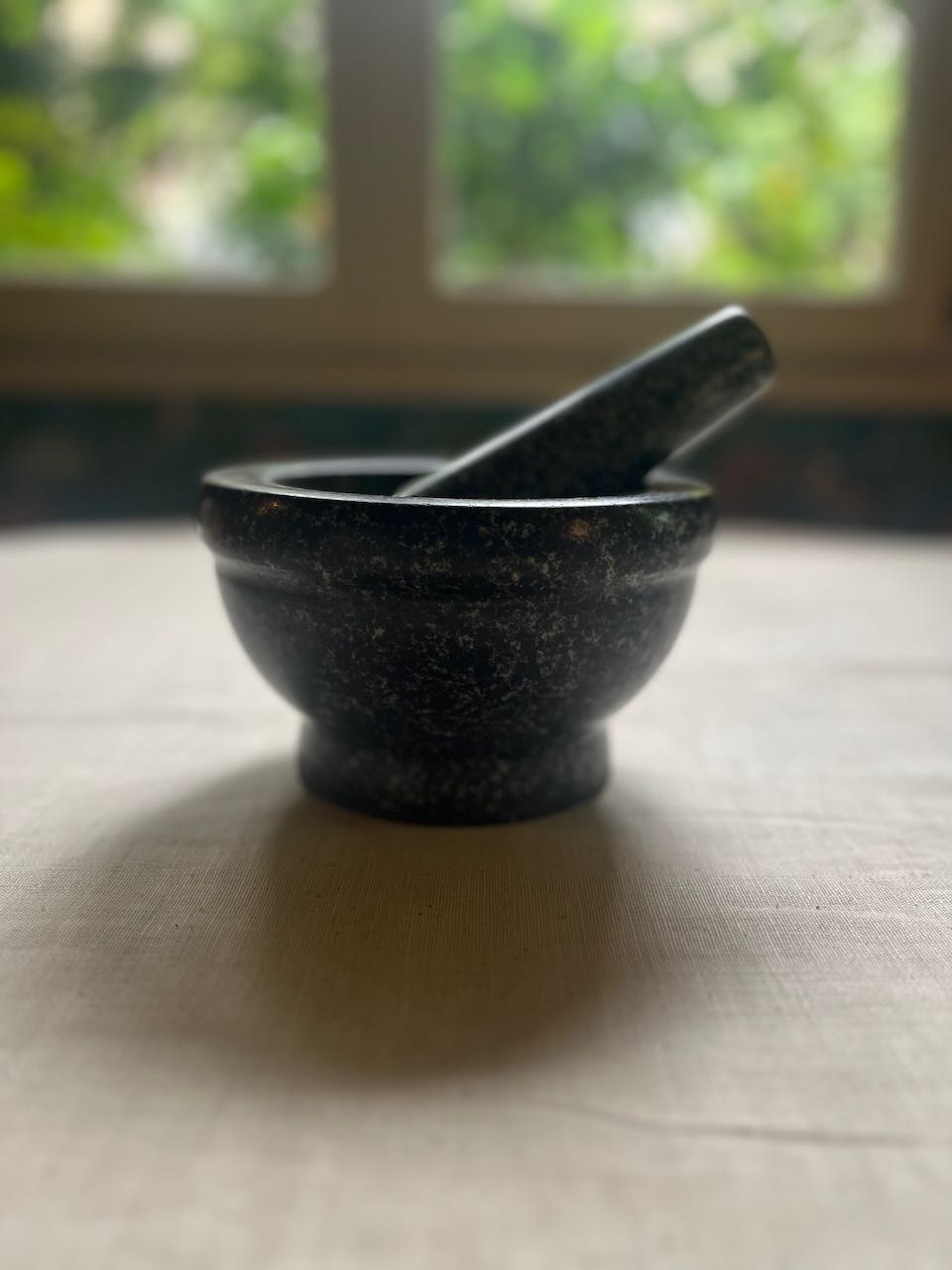 fa937 Mortar and pestle, marble