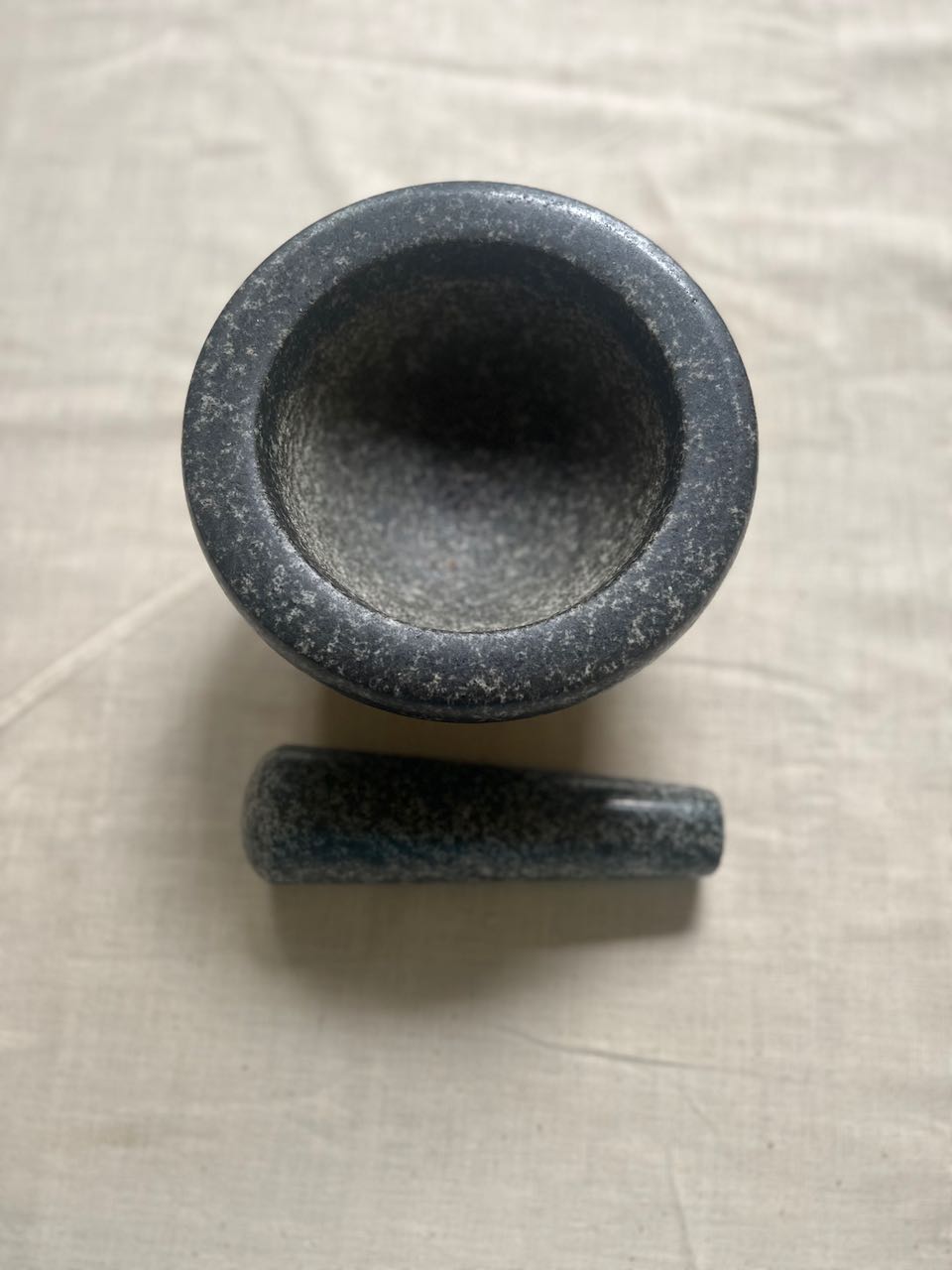 fa937 Mortar and pestle, marble