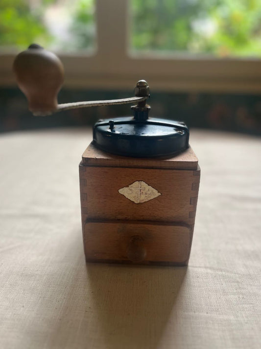 fa295 French vintage coffee grinder, working order