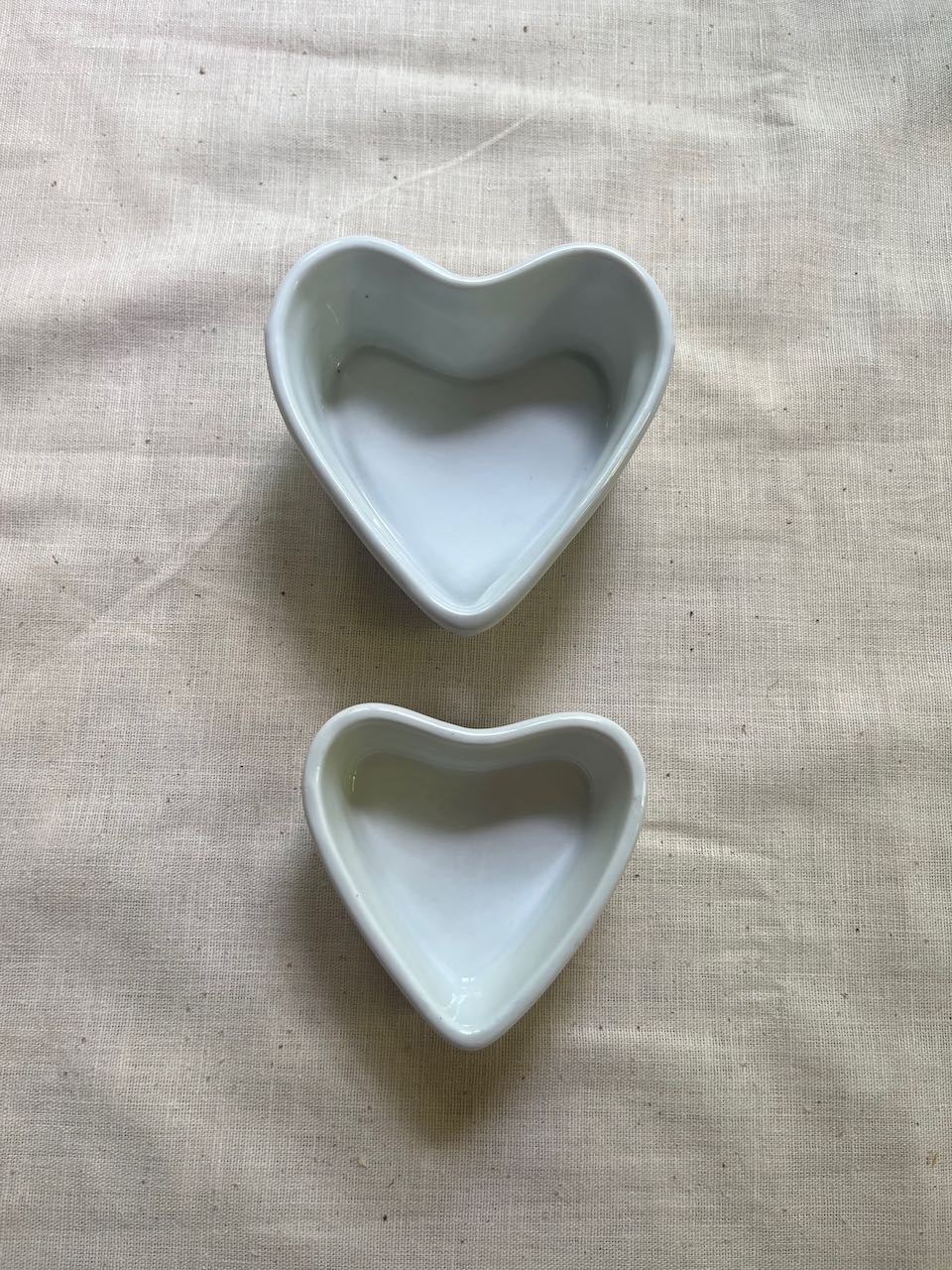 fa742 Ceramic heart dish, smaller of the 2