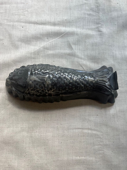 fa939 Metal French fish mould, med