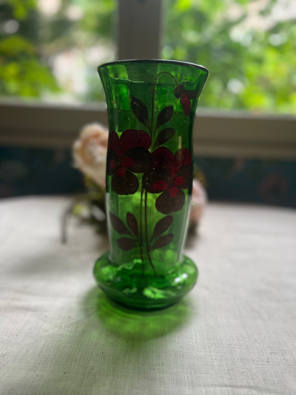 fa853 Green Glass han painted French vase
