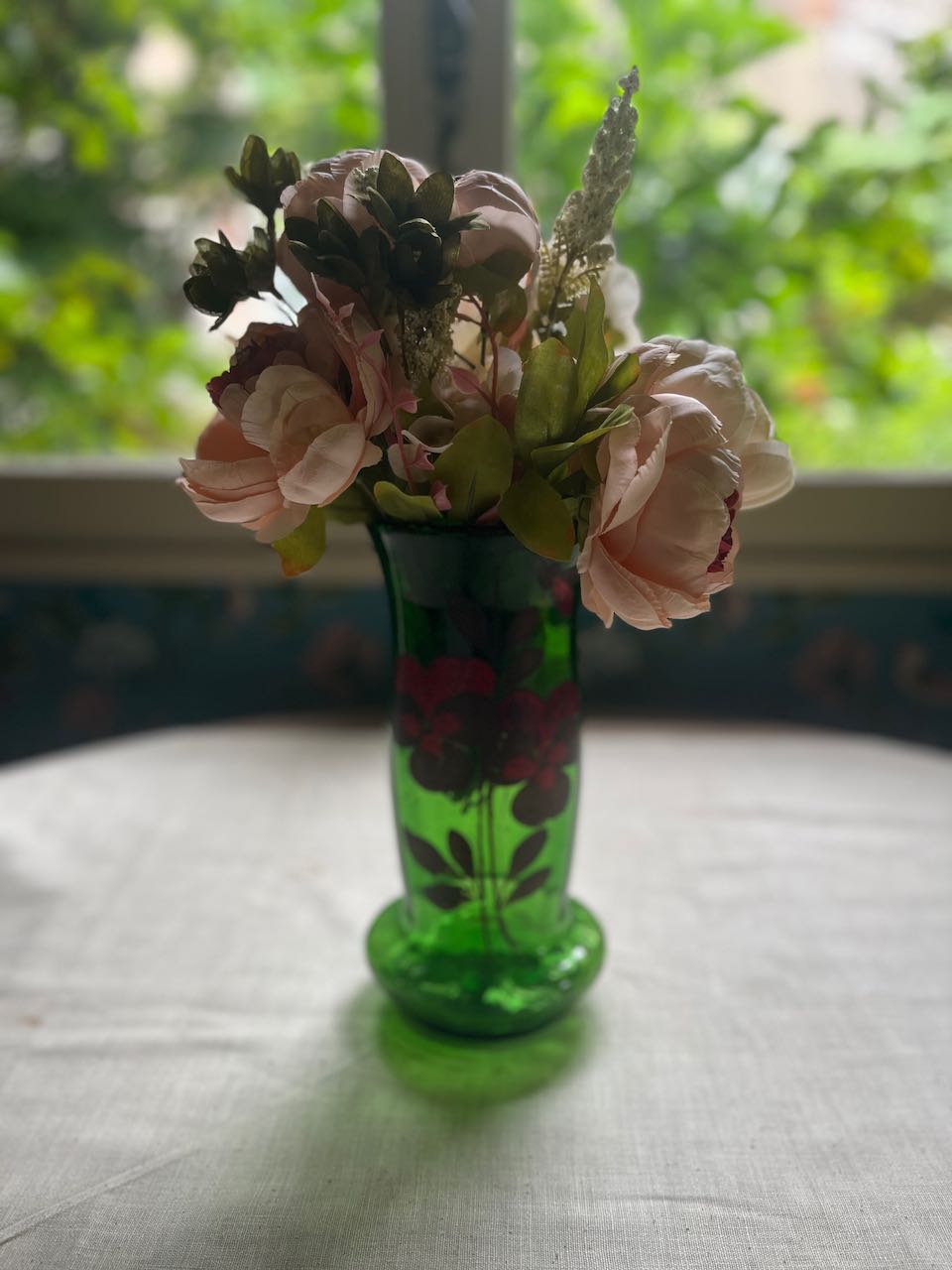 fa853 Green Glass han painted French vase