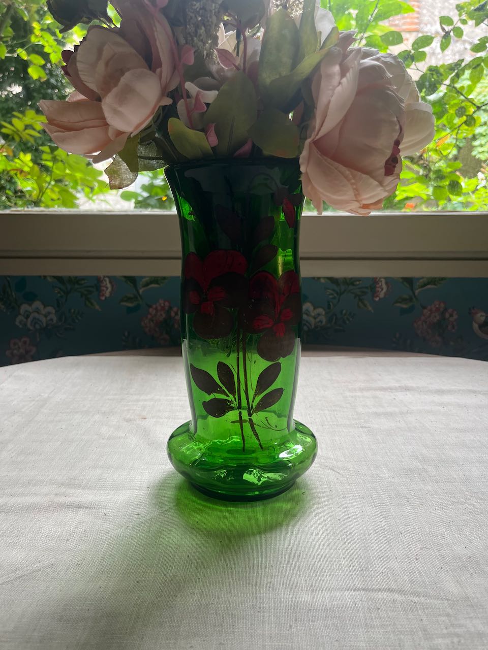 fa853 Green Glass han painted French vase