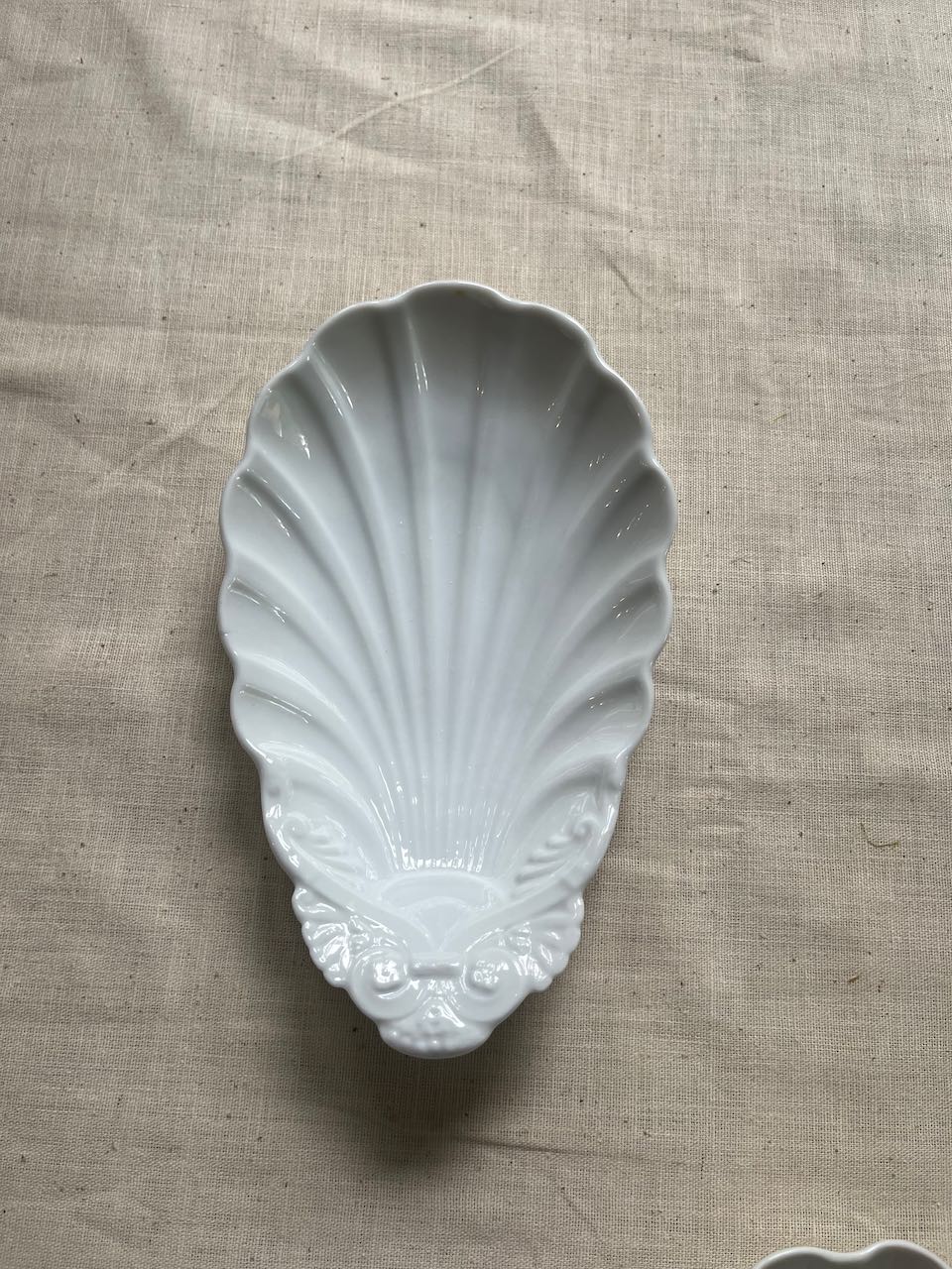 fa883 Large shell French antique serving dish
