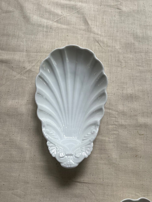 fa883 Large shell French antique serving dish