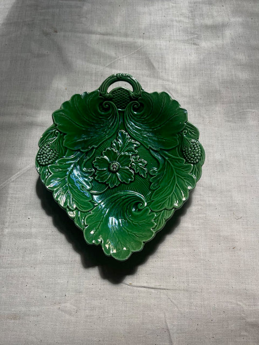 fa943 Green ivy shaped serving dish