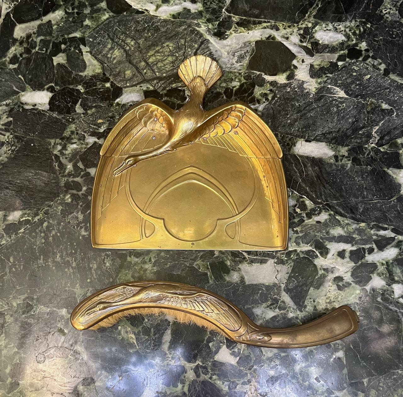 fa4842 French antique Swan Brass crumb brush and pan