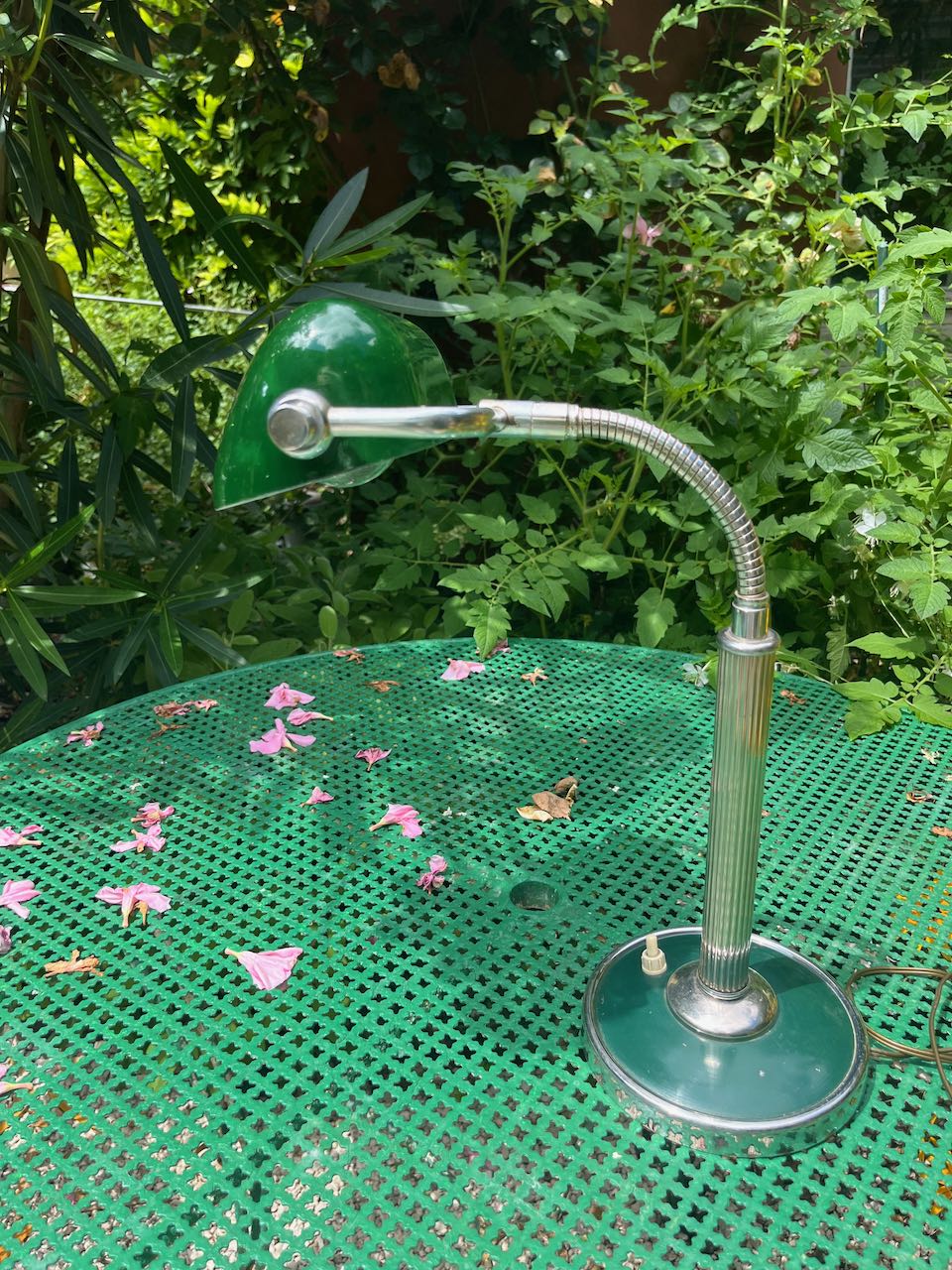 fa4843 French vintage desk lamp with green shade, 1940's