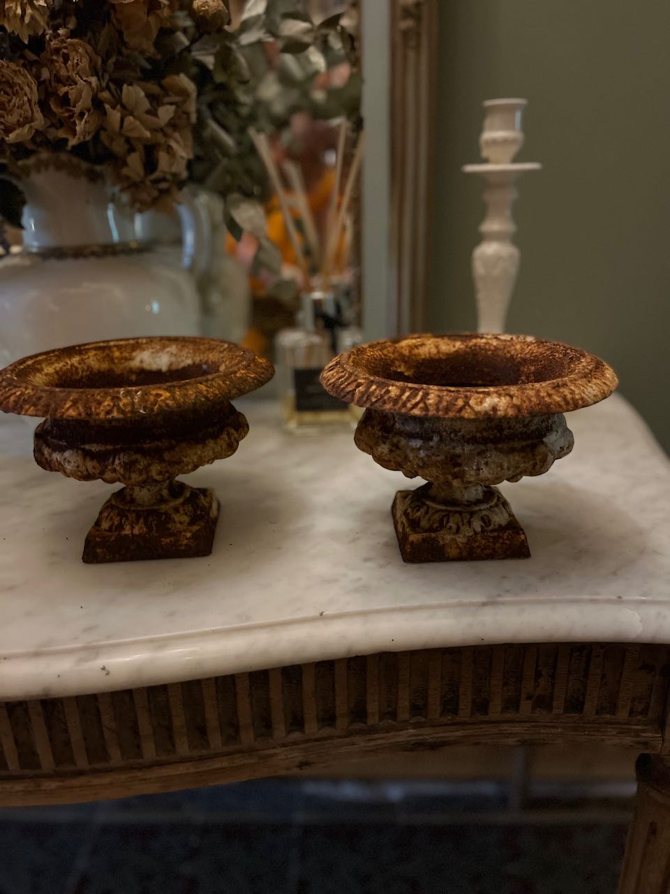 fa4863 Pair of 19th century French small table urns